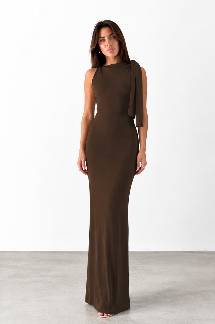 Robe Longue Élégance Épaule Drapée